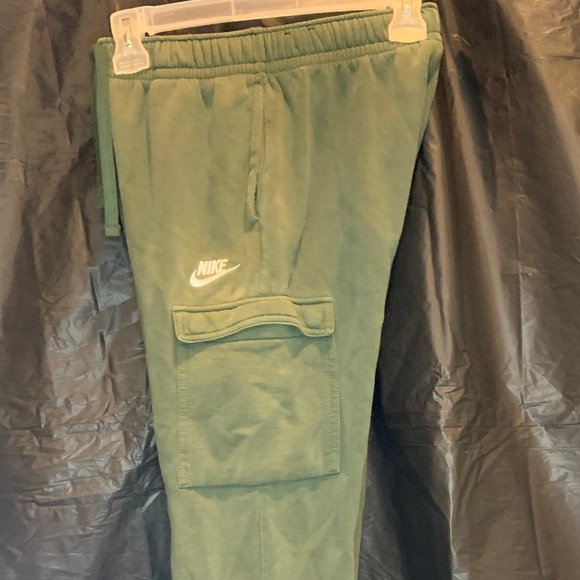 Nike Joggers - Picture 1 of 3